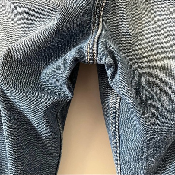 Hollister Ultra High-Rise Distressed Mom Jean 32x29 - Picture 10 of 12